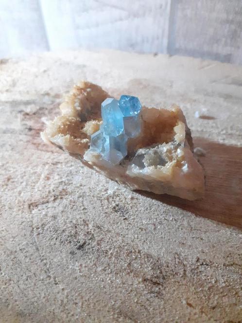 Specimen of Blue Celestine Crystal with Calcite Mineral, 257, Verzamelen, Mineralen en Fossielen, Verzenden