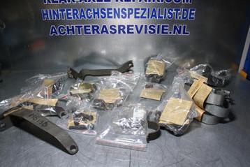 Diverse Opel Kadett D, Ascona C onderdelen. (motorruimte)