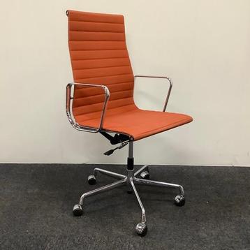Vitra bureaustoel EA 119 (hoge rug) door Charles & Ray Eames