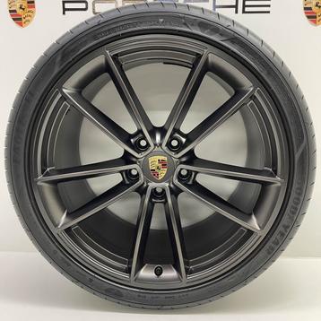 Porsche 992 20/21inch Classic Titanium met banden disponible aux enchères