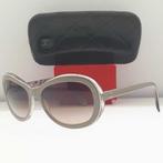 Chanel - Butterfly Multicolor with Silver Tone Chanel Coco, Handtassen en Accessoires, Zonnebrillen en Brillen | Dames, Nieuw