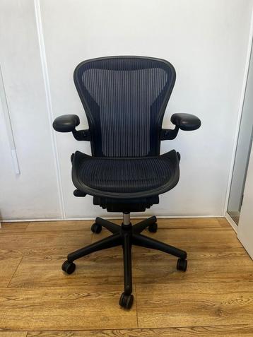 500x Refurbished Herman Miller Aeron bureaustoel blauw beschikbaar voor biedingen