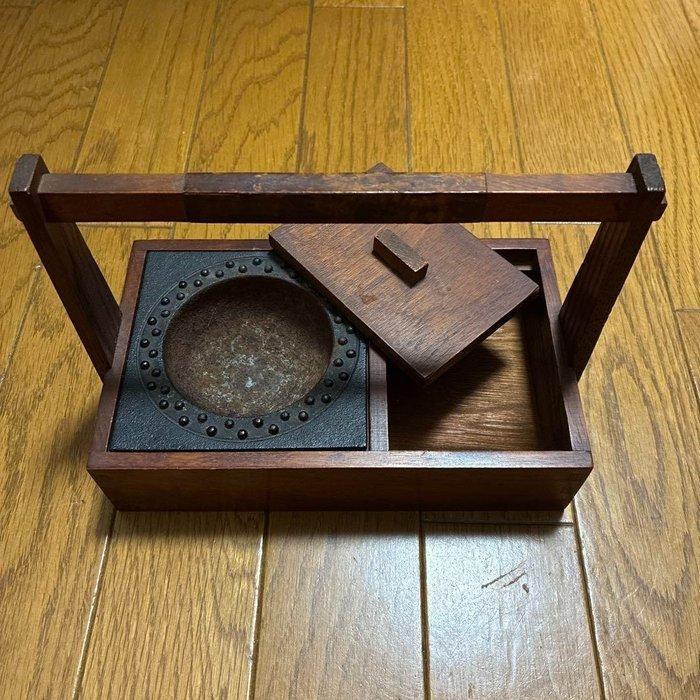 Traditioneel Japans tabaksset met asbak en sigarettendoos. -, Antiek en Kunst, Antiek | Overige Antiek