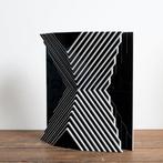 Gio Schiano - sculptuur, Corner Custom - 30 cm - Gegoten