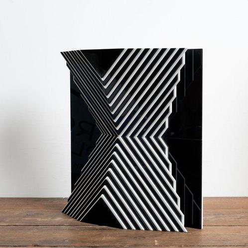 Gio Schiano - sculptuur, Corner Custom - 30 cm - Gegoten, Antiek en Kunst, Kunst | Designobjecten
