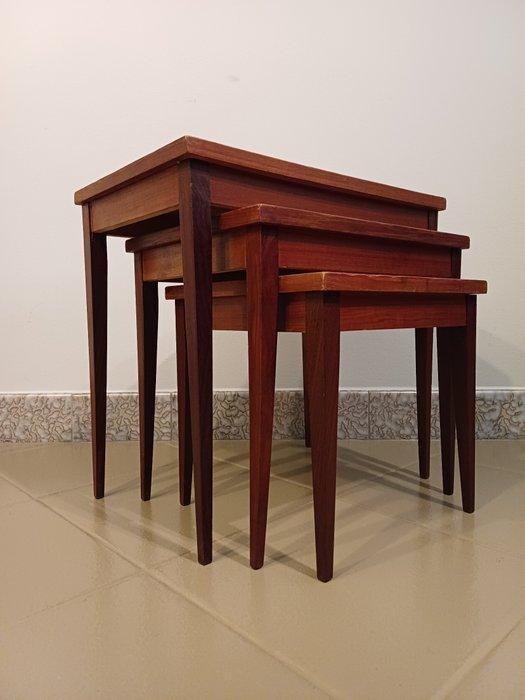 Tables gigognes - Teck - Trois petites tables dappoint, Antiquités & Art, Art | Objets design