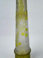 Vase - couleur jaune uranium - Cristal multicouche gravé à, Antiek en Kunst, Antiek | Glaswerk en Kristal