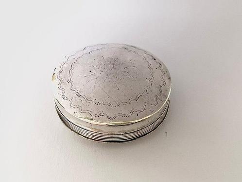 Pepermuntdoos - .833 zilver - 173 jaar oude pillendoos, Antiek en Kunst, Antiek | Zilver en Goud