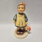 Goebel - Beeldje - Hummel #649/0 - Fascination - TMK7 -, Antiek en Kunst