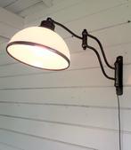 Verstelbare Muurlamp - Wandlamp - messing, glas, Antiek en Kunst