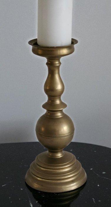 Kandelaar - Gegoten messing - Kerkelijk erfgoed, Antiek en Kunst, Curiosa en Brocante