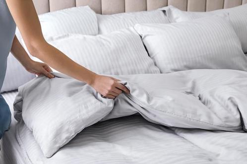 Housse de Couette Blanc Microstripe 5mm 215x235cm - Treb Bed, Maison & Meubles, Chambre à coucher | Linge de lit, Envoi