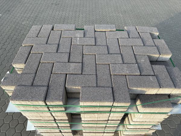 Veiling - 110 M2 Betonsteen Bruin Met Facet 21x10,5x8 Cm, Tuin en Terras, Tegels en Klinkers, Nieuw