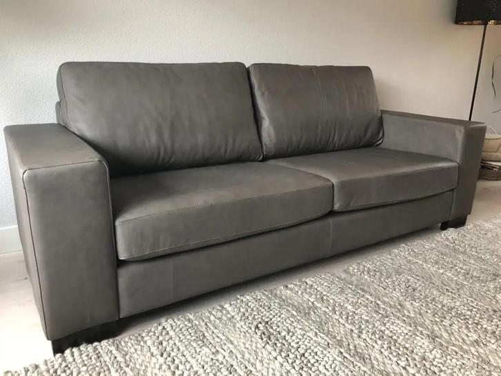 3-zits bank met houten poten - grijs leer, Antiek en Kunst, Antiek | Meubels | Stoelen en Sofa's, Ophalen of Verzenden