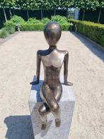 sculptuur, Een relaxerende vrouw - 58 cm - Brons