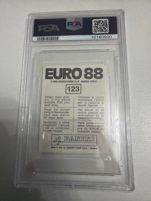 1988 Panini Euro 88 Michael Laudrup #123 - PSA 7 Graded, Verzamelen, Stickers