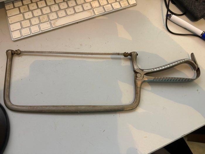 Medisch instrument - IJzer - Surgeon Saw Schaerer, Antiek en Kunst, Antiek | Wandborden en Tegels