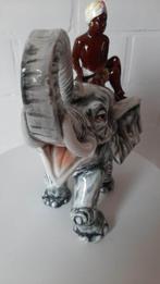 Fratelli P. - Statue, Olifant met twee figuren - 35 cm -