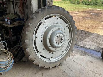 Wielen voor sproeimachine beschikbaar voor biedingen