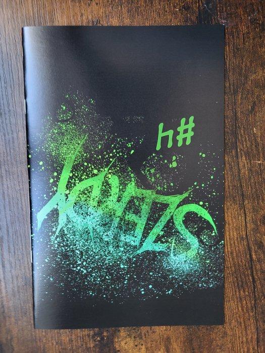 Cruella Cosplay Zirty Girls - Signed by Nathan Szerdy + COA, Boeken, Strips | Comics