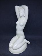 Pirkenhammer - Beeldje - Naked girl relaxing - Porselein, Antiek en Kunst