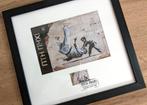 Banksy (1974) - FRAME Postcard and Stamp with Cancellation, Antiek en Kunst