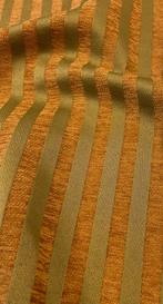 Stof met een materiële en compacte structuur en een