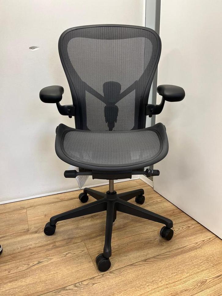 Herman Miller Aeron Remastered, Maat C, Full Option, Huis en Inrichting, Bureaustoelen, Bureaustoel, Zwart, Zo goed als nieuw