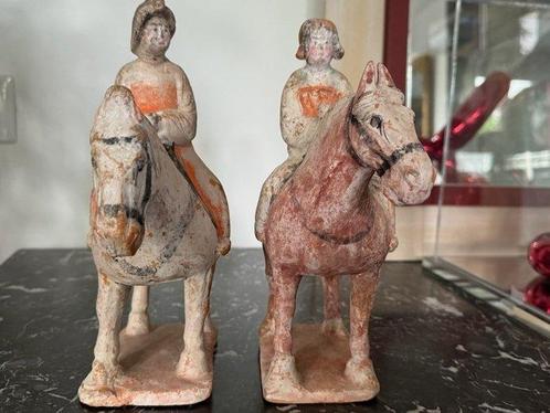Oud Chinees, Tang-dynastie Terracotta Twee deelnemers op een, Verzamelen, Mineralen en Fossielen