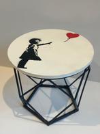 Rob VanMore - Tea-Time on Banksy Table - ø40cm, Antiquités & Art, Art | Peinture | Moderne