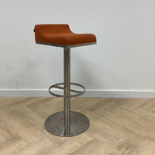 Satelliet barkruk met ring, zithoogte 82 cm , oranje -, Huis en Inrichting, Barkrukken, Gebruikt