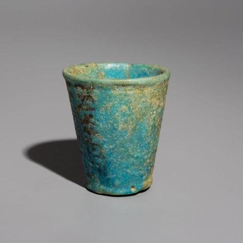 Égypte ancienne Faience Gobelet de dépôt de fondation. vers, Verzamelen, Mineralen en Fossielen