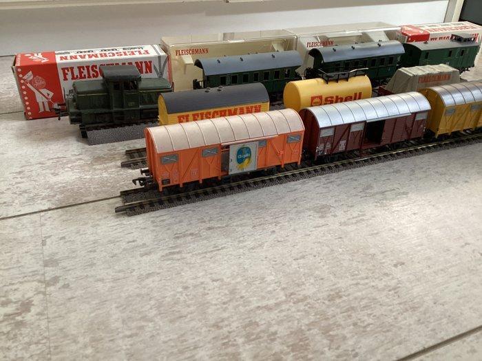 Fleischmann H0 - Treinset (10) - Diesellok met 9 wagons - DB, Hobby en Vrije tijd, Modeltreinen | H0