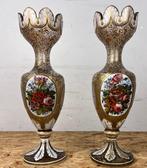 Pair de Vases en Cristal Blanc sur fond trasparent rehausse, Antiek en Kunst
