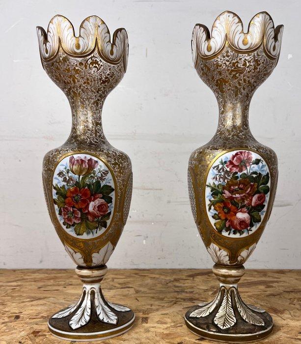 Pair de Vases en Cristal Blanc sur fond trasparent rehausse, Antiek en Kunst, Antiek | Glaswerk en Kristal