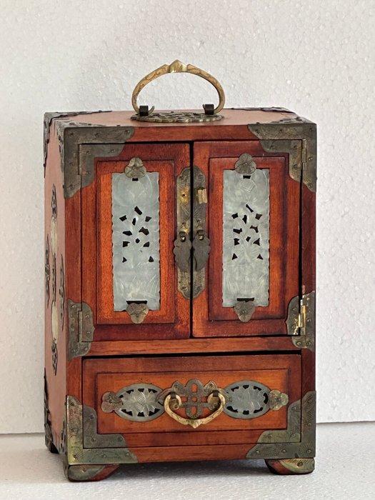 Armoire - Bois, cuivre / bronze / laiton, serpentine / jade,, Antiquités & Art, Curiosités & Brocante