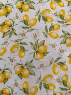 Stof in Amalfi kuststijl met citroenen en oranjebloesem. -