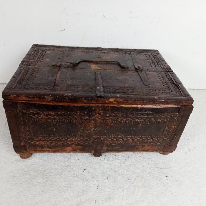 Dowry chest - Hout - India - 19th - 20th century, Antiek en Kunst, Kunst | Niet-Westerse kunst