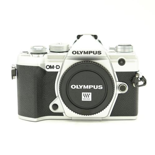Olympus E-M5 Camera Body Zilver + HLD-6 Batterijgrip (Occ), Audio, Tv en Foto, Videocamera's Digitaal, Zo goed als nieuw, Ophalen of Verzenden