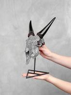 Tête de chèvre gravée grise authentique - motif fougère -