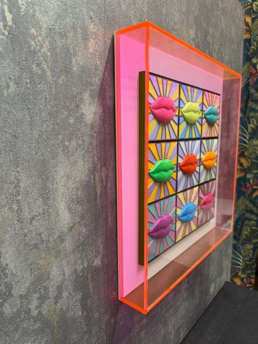 KIRAS - SONO MULTI FUCSIA 45X45cm, Antiek en Kunst, Kunst | Schilderijen | Modern