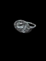 Oud-Grieks Brons, Mythical creature Ring