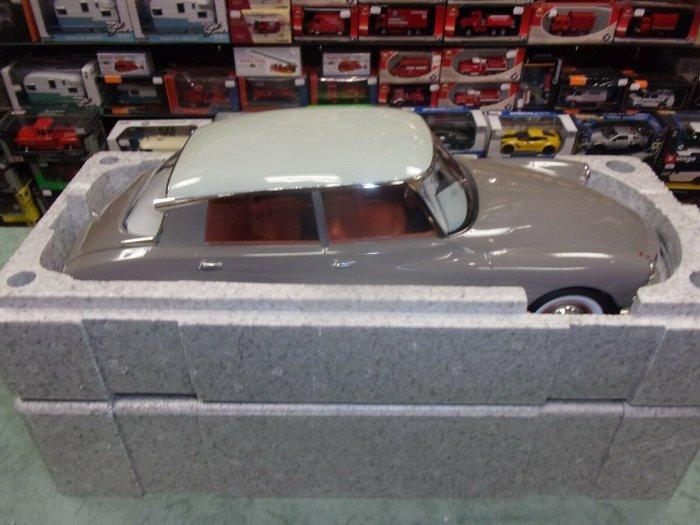 Norev 1:12 - Model kleine stadsauto - Citroën DS modèle, Hobby & Loisirs créatifs, Voitures miniatures | 1:5 à 1:12