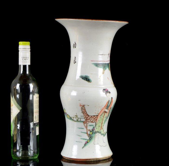 Een grote Chinese Vrouw, hert en kraanvogel Gu-vaas,, Antiek en Kunst, Antiek | Overige Antiek