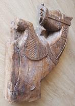 Paardenconsole - teakhardhout met nerf - de achttiende eeuw