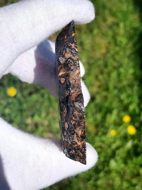 Mesosideriet Plak - 74.45 g - (1), Verzamelen, Mineralen en Fossielen