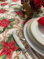 Kersttafelkleed voor grote diners. Bloemrijk kerstdecor met, Nieuw