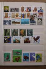 Wereld 1950/1990 - Lot in 2 albums & 3 stockboeken + iets, Gestempeld