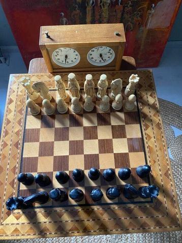 Jeu déchecs - Bois beschikbaar voor biedingen