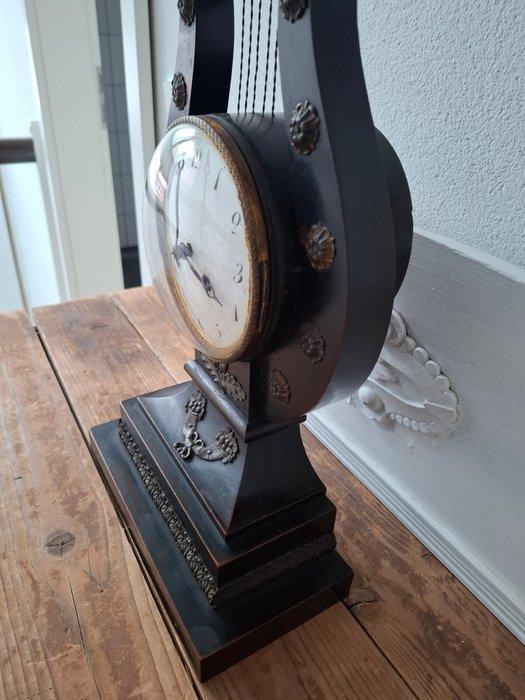 Lierklok - Hout, Brons, Messing, Emaille - 1800-1850, Antiek en Kunst, Antiek | Klokken